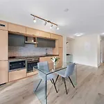 Planurstay - 2Br & 2Bth 300 Front Street West