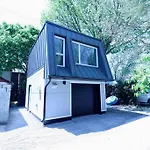 Cozy 1 Bedroom Laneway House Downtown Eastside