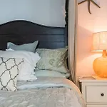 Stunning Condo With Fantastic View Of The City!