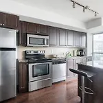 1 Bdrm Condo With Lakeshore Views Free Parking In Downtown Toronto