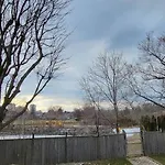 Queen Bedroom With Private Washroom Near 401, 404, Dvp, Markham, North York, Free Parking