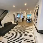 Luxury Modern House With Ev Charger