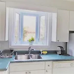 Queen Bedroom With Private Washroom Near 401, 404, Dvp, Markham, North York, Free Parking