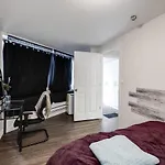 Bright Parkdale Court - Little Portugal W/ Free Parking