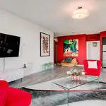 Spacious Lux 2Bd Downtown Toronto With Parking!