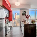 Spacious Lux 2Bd Downtown Toronto With Parking!