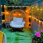 Luxury Suite With Private Patio In Downtown Toronto