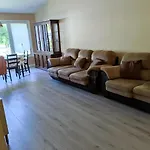 North York Room Close To Hwy 401 And Dvp