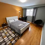Large Private Room Close To Finch