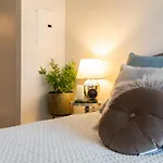 Downtown Condo, Cn Tower, Union Station
