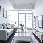 Downtown Toronto Condo Close To Cn Tower!!