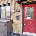 Unique Home In Queen West W Sunroom And Backyard!