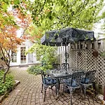 Unique Home In Queen West W Sunroom And Backyard!