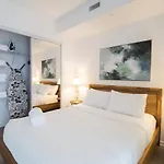 Cozy 1 Bedroom Air Mattress Cn Tower Ent District Mtcc
