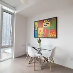 Cozy 1 Bedroom Air Mattress Cn Tower Ent District Mtcc