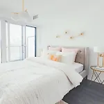 A Cozy Suite In Heart Of Downtown Toronto