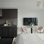 A Cozy Suite In Heart Of Downtown Toronto