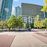 Cn Tower View With Free Parking, Pool, & Gym By Trains And Buses