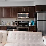 Downtown Toronto 1 Bdrm Condo With Parking And Views