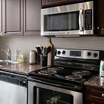 Downtown Toronto 1 Bdrm Condo With Parking And Views