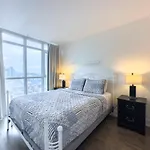 300 Front Suites - Two Beds With Free Parking