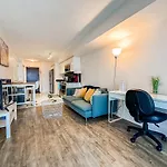 300 Front Suites - Two Beds With Free Parking