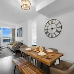 Luxury 2Br - Subway/Pool/Gym/Sauna + Free Parking