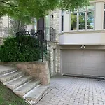 Stylish Private Home With 2 Bedrooms And Free Parking In Midtown