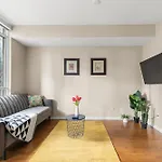 Gorgeous Condo In Downtown Near Cn Tower
