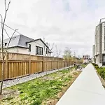 Luxe Toronto Townhome, Rooftop Terrace, Parking