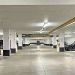Luxe Toronto Townhome, Rooftop Terrace, Parking