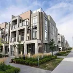 Luxe Toronto Townhome, Rooftop Terrace, Parking
