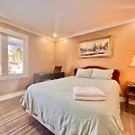 Upgraded Rooms With Bath 7-Min To Subway Near Downsview Rogers Stadium