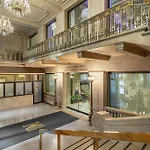 One King West Hotel And Residence