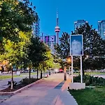 Modern 2Bd + 2 Bath By Cn Tower With Free Parking.