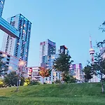 Modern 2Bd + 2 Bath By Cn Tower With Free Parking.