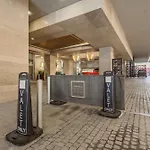 Traveller Home In Centre Toronto