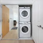Newly Renovated Cozy Condo/Union Station