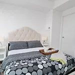 Presidential 2+1Br Condo, Entertainment District