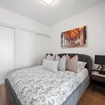 Stylish One Bedroom Suite - Entertainment District Toronto