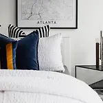 Lovely Suite In Heart Of Downtown Toronto B3