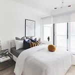 Lovely Suite In Heart Of Downtown Toronto B3