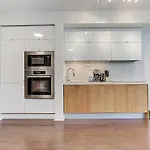 Lovely 2 Beds Central Toronto Stay