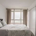 Stylish Downtown Lakeview Condo - One Free Parking