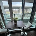 Downtown Toronto Cozy Suite