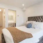 Luxe 2 Bed Suite Downtown Toronto Near Waterfront