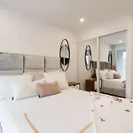 Luxe 2 Bed Suite Downtown Toronto Near Waterfront