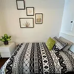 Globalstay Gorgeous Downtown Apartment