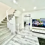 Cozy House Near Hwy401 & Go Station In Scarborough
