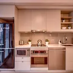 Modern Suite On Peter St - City View